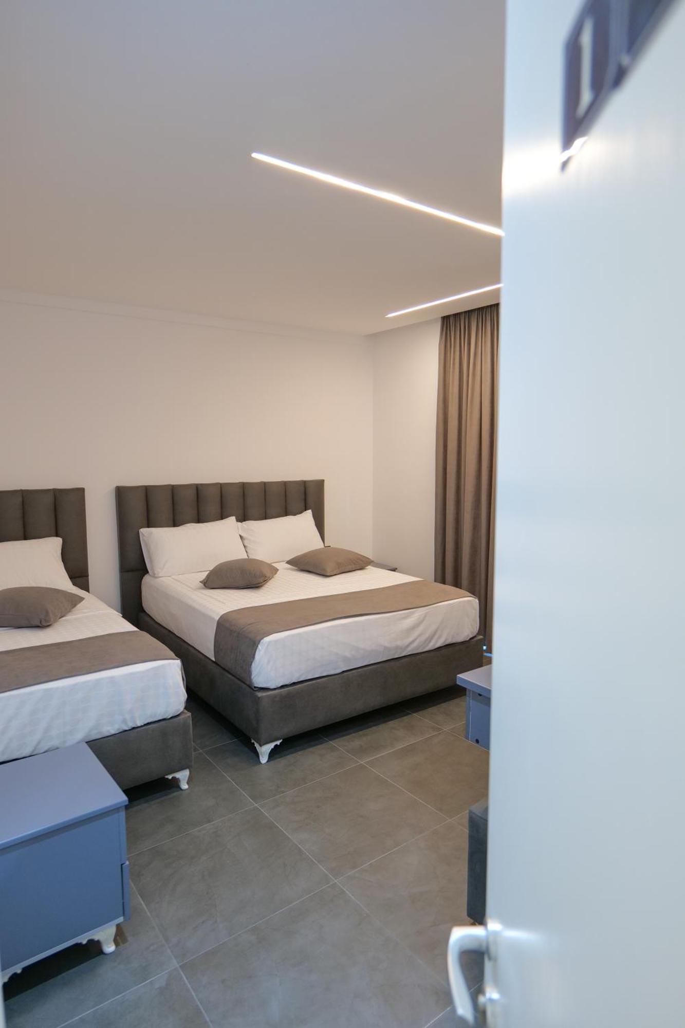 Hotel Celaj Vlorë Exteriör bild