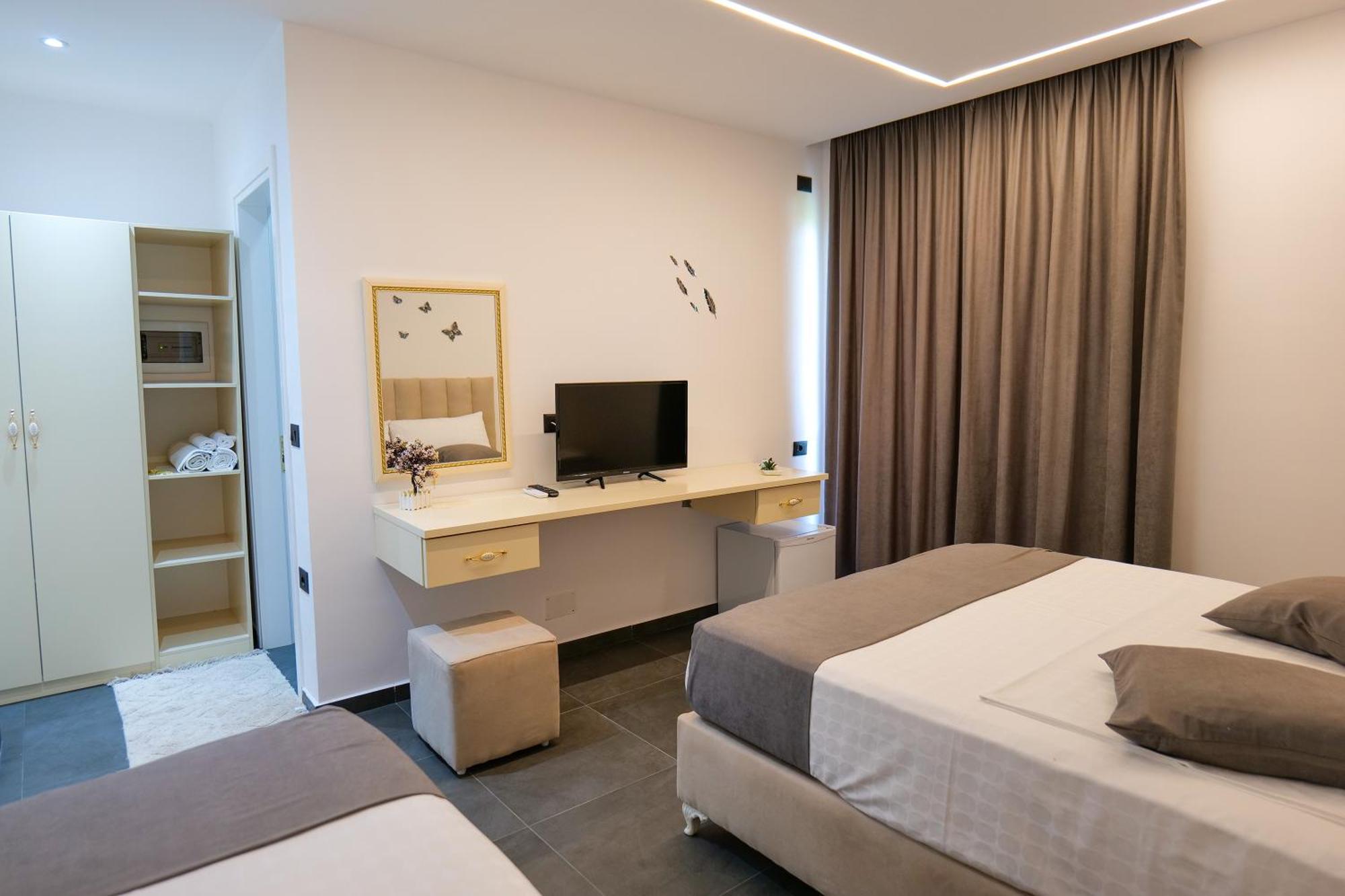 Hotel Celaj Vlorë Exteriör bild