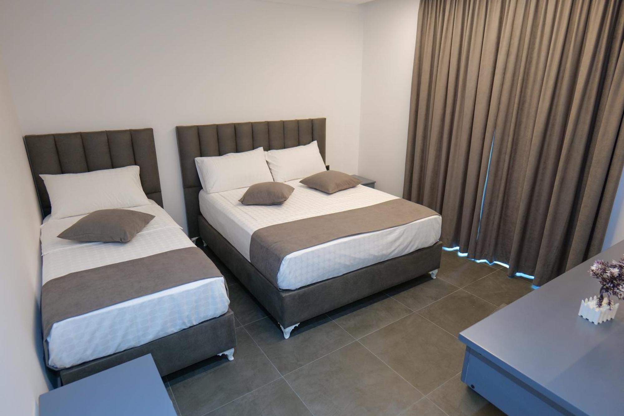 Hotel Celaj Vlorë Exteriör bild