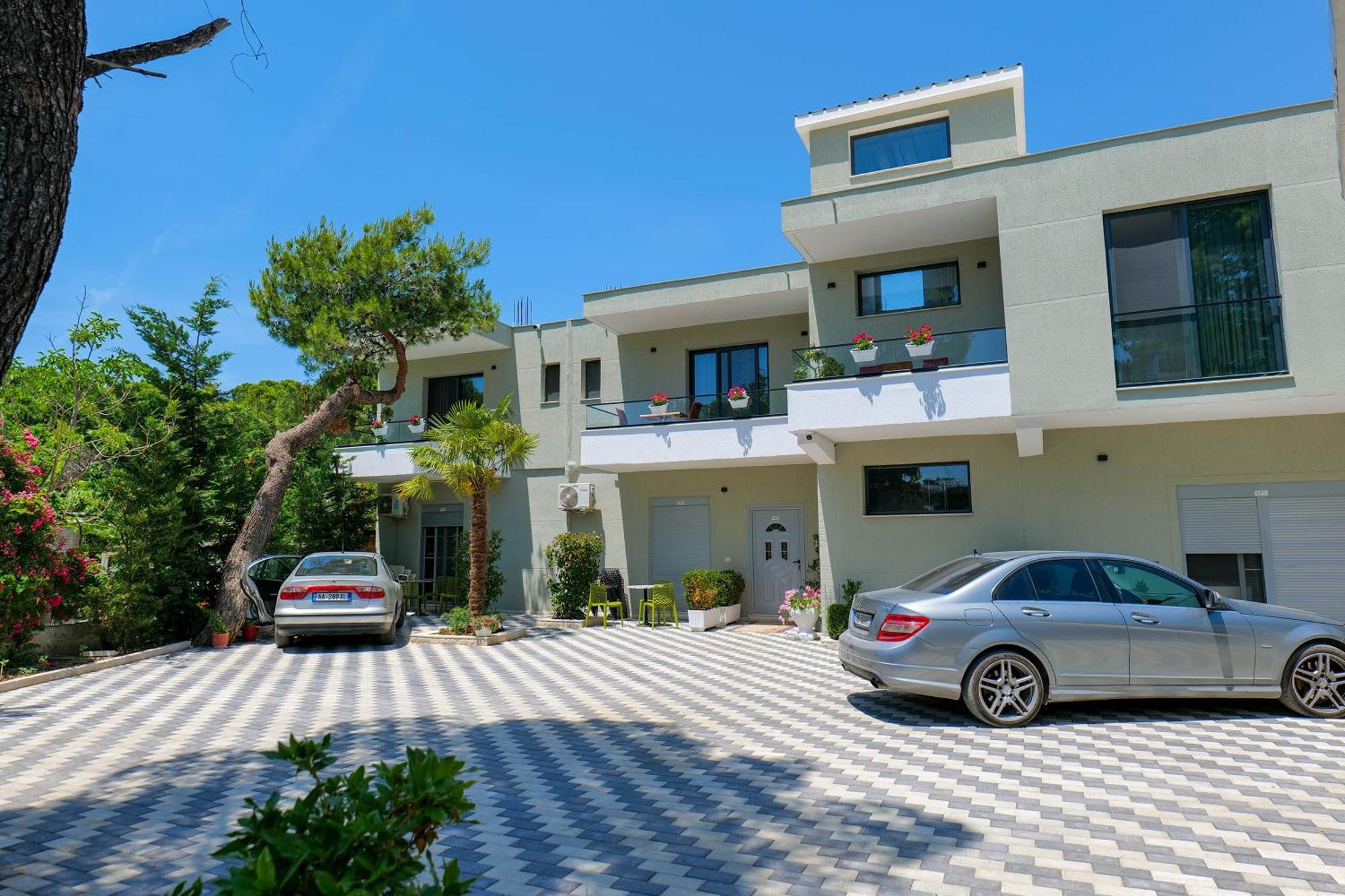 Hotel Celaj Vlorë Exteriör bild