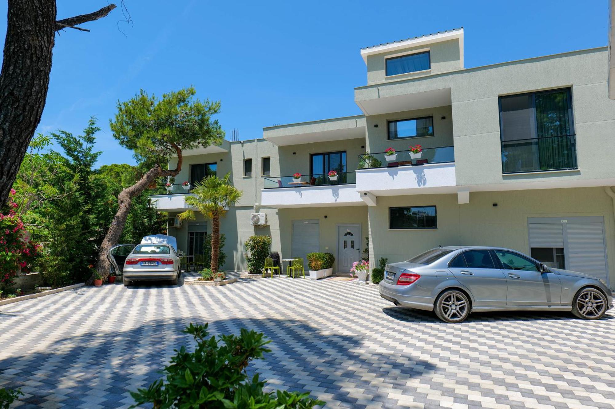 Hotel Celaj Vlorë Exteriör bild