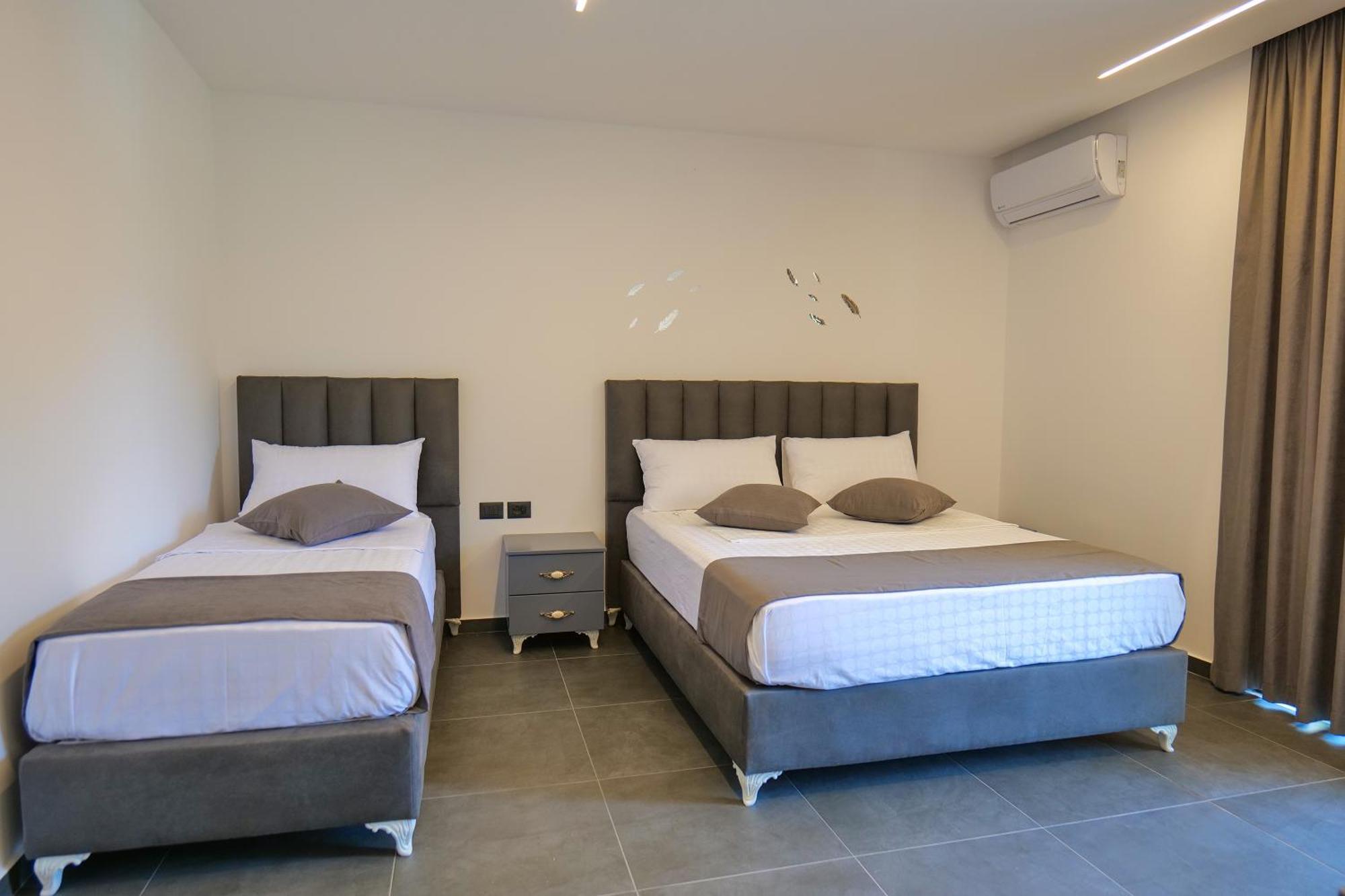 Hotel Celaj Vlorë Exteriör bild