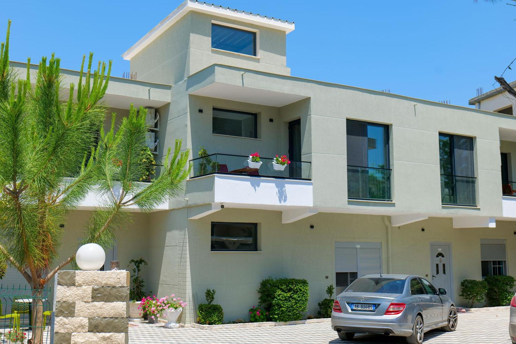Hotel Celaj Vlorë Exteriör bild