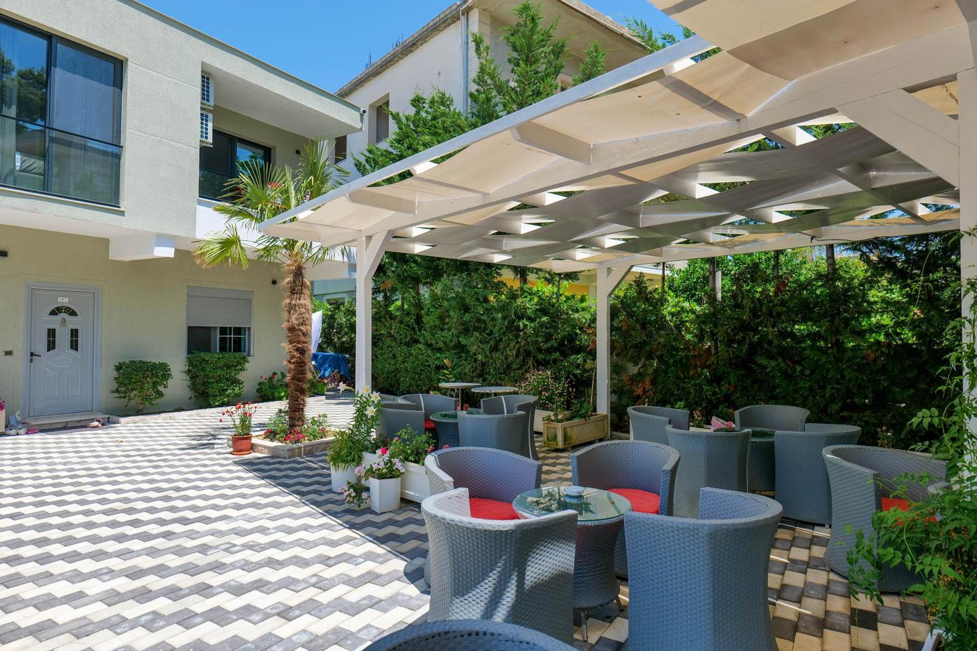 Hotel Celaj Vlorë Exteriör bild