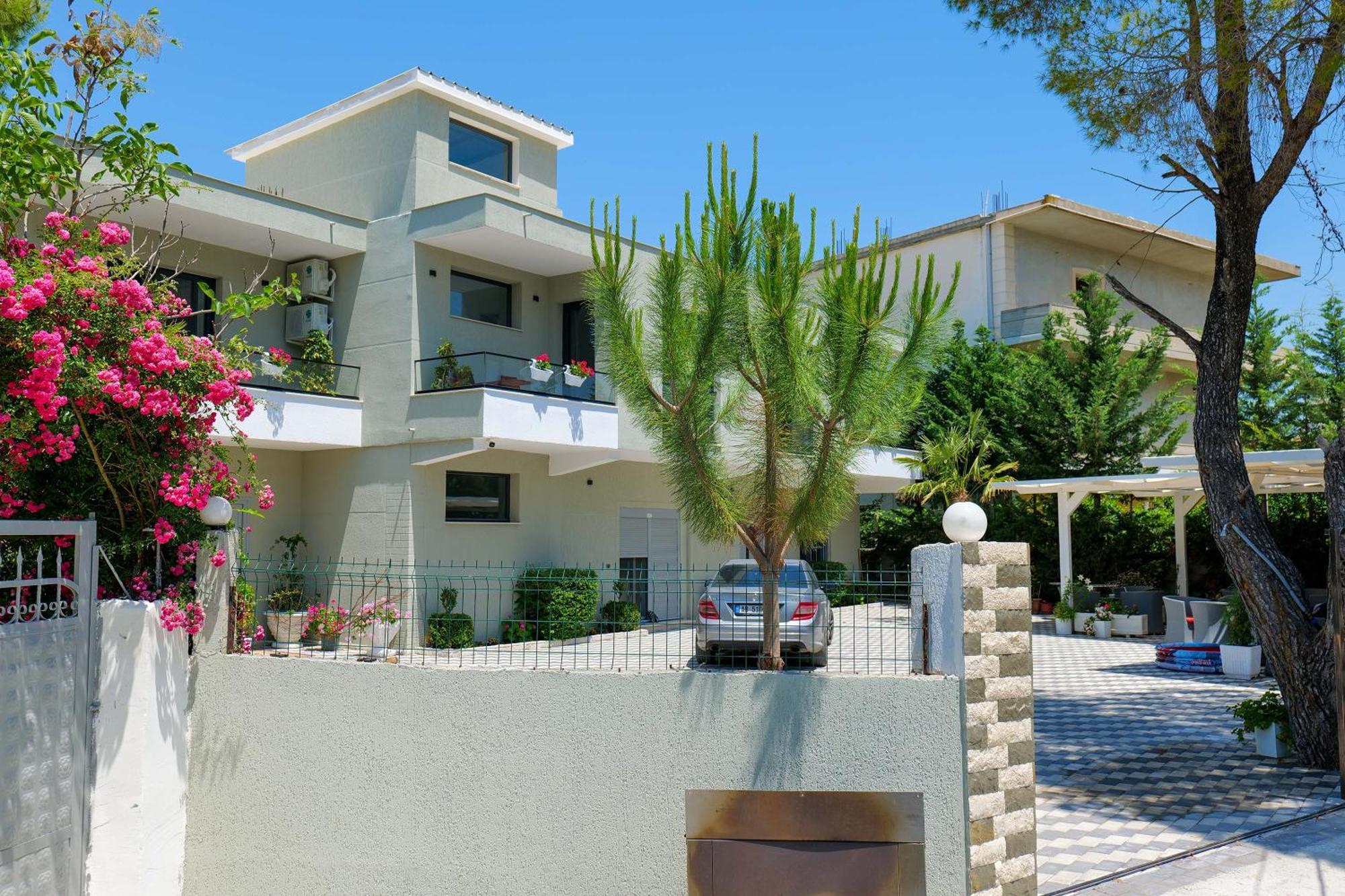 Hotel Celaj Vlorë Exteriör bild