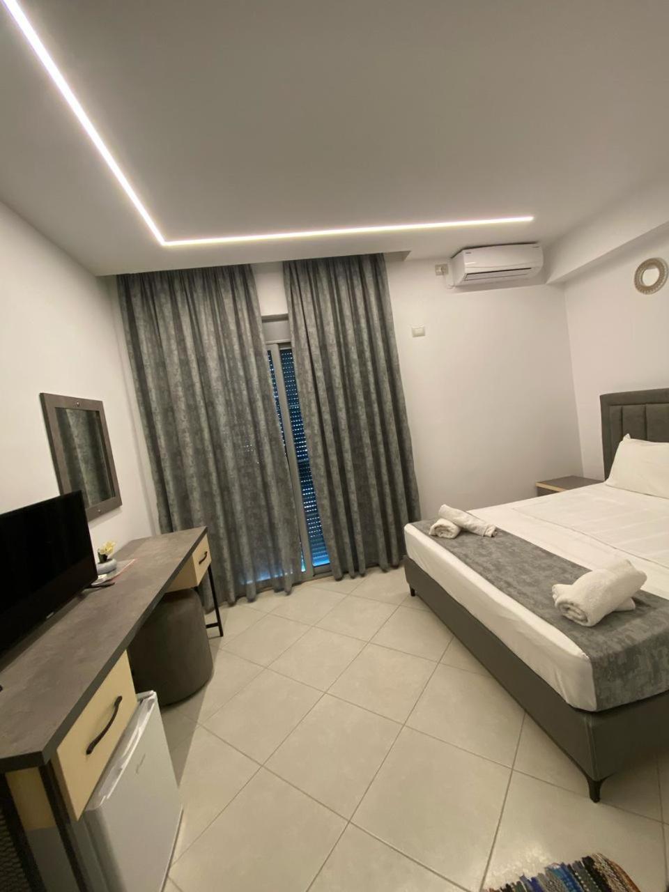 Hotel Celaj Vlorë Exteriör bild