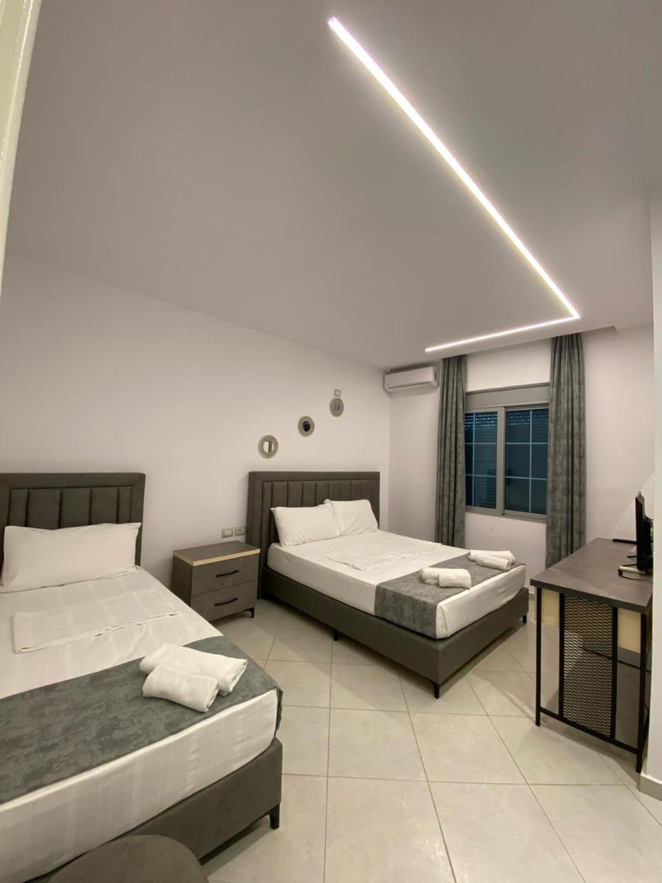 Hotel Celaj Vlorë Exteriör bild